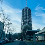 Skyline- 2 Zimmer-apartment, Balkon, Messe & Bahnhof Nah Appartamento